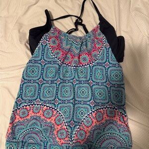 Athleta women’s swimsuit top with built in bra size 36 D/DD